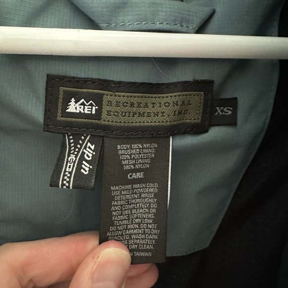 Rei elements waterproof shell - Picture 2 of 3